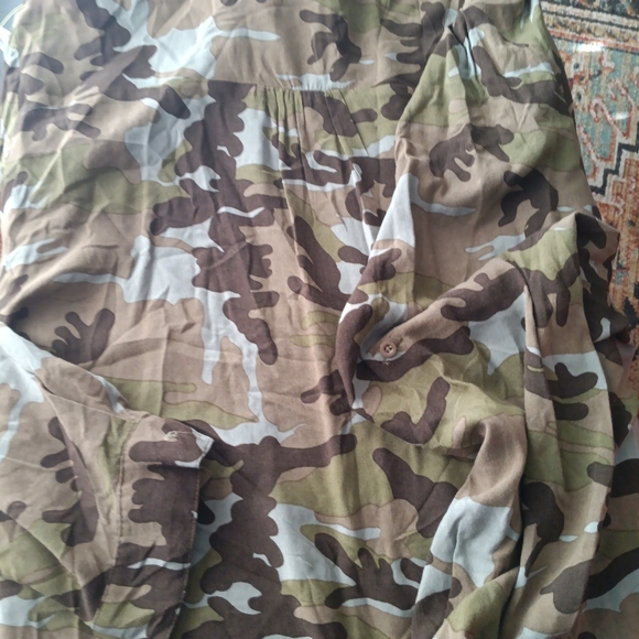 Beautiful blouse never worn 3x YOU ARE MISSING OUT IF YOU DONT BUY...BEAUTY - Picture 4 of 5